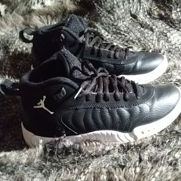 Jordans black &  white in goos used condition - Picture 3 of 6